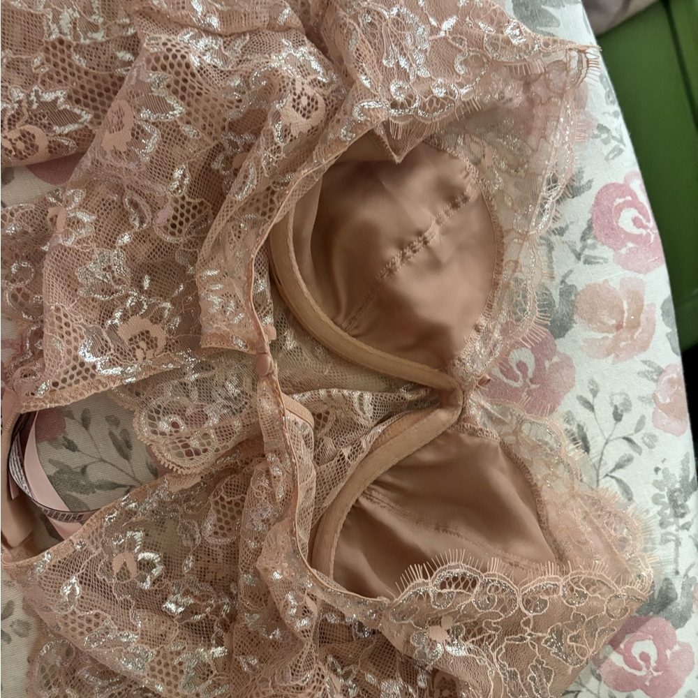 VTG Angel Victoria's Secret Lace Crop Top - Beige Size Small - Picture 5 of 7